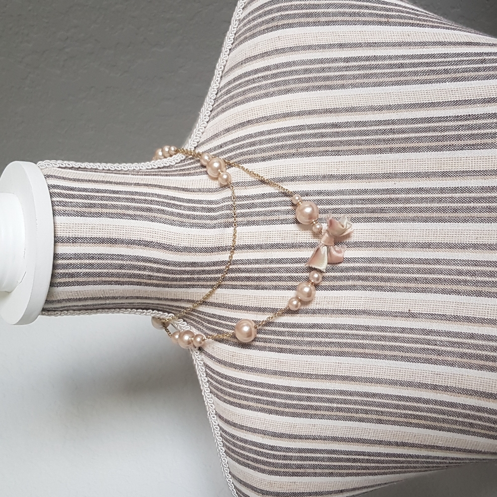 J.Crew matte gold light blush pearl bow necklace - Picture 3 of 5